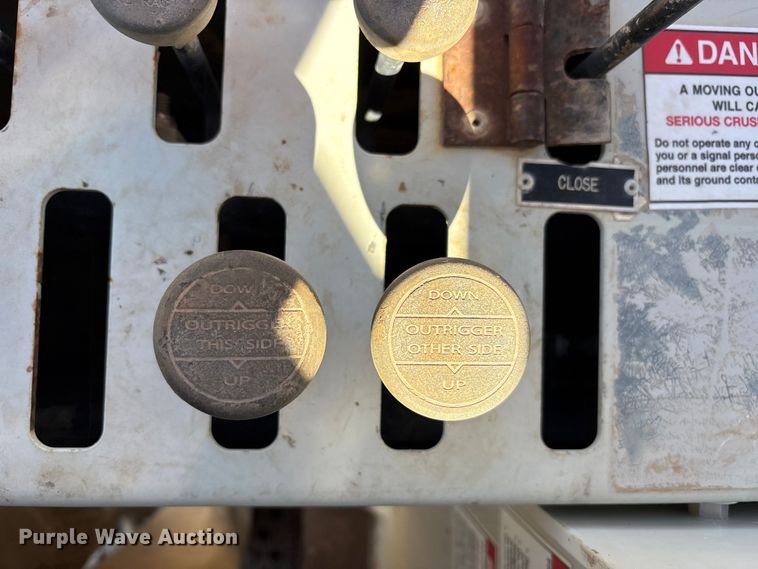 image for item EU4711 2014 Peterbilt 365 crane truck