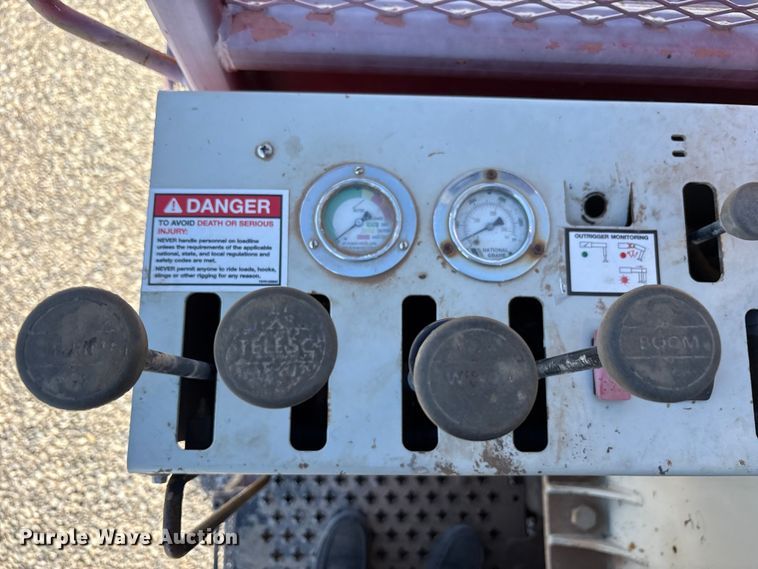 image for item EU4711 2014 Peterbilt 365 crane truck