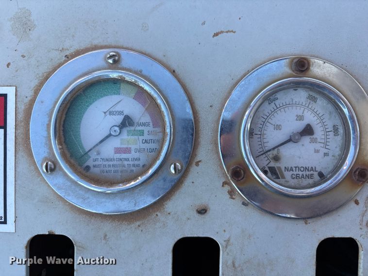 image for item EU4711 2014 Peterbilt 365 crane truck