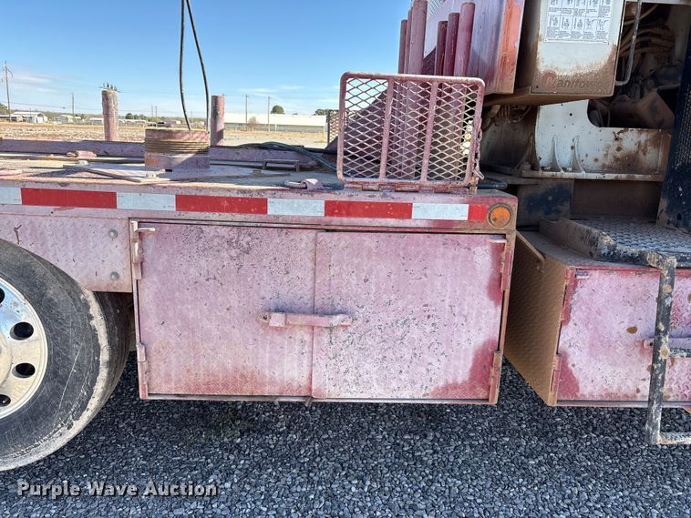 image for item EU4711 2014 Peterbilt 365 crane truck