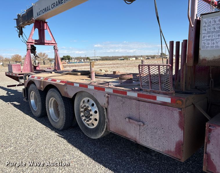image for item EU4711 2014 Peterbilt 365 crane truck