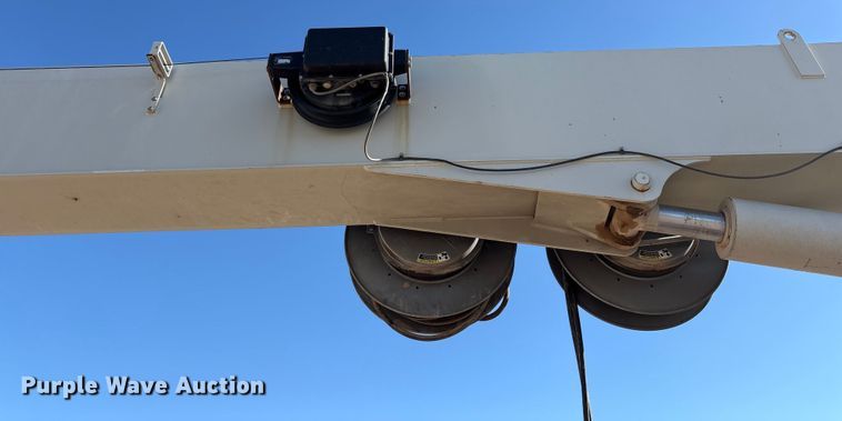 image for item EU4711 2014 Peterbilt 365 crane truck