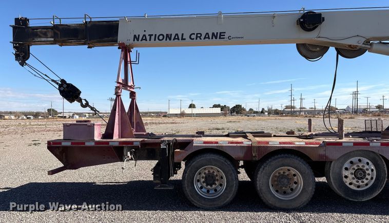 image for item EU4711 2014 Peterbilt 365 crane truck