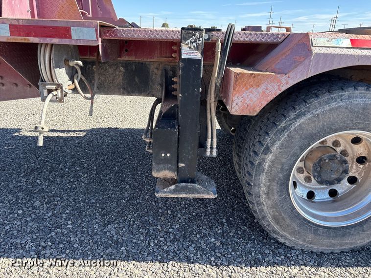 image for item EU4711 2014 Peterbilt 365 crane truck