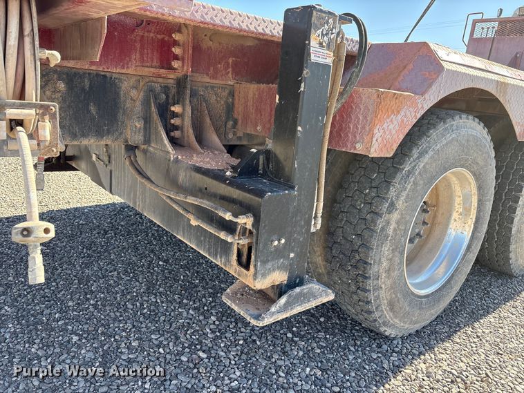 image for item EU4711 2014 Peterbilt 365 crane truck