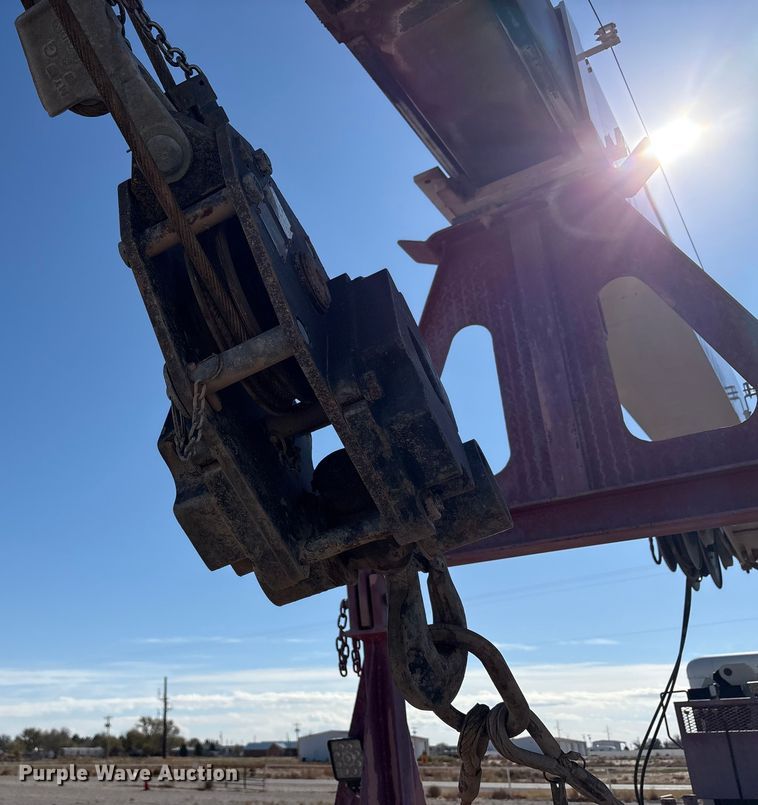 image for item EU4711 2014 Peterbilt 365 crane truck