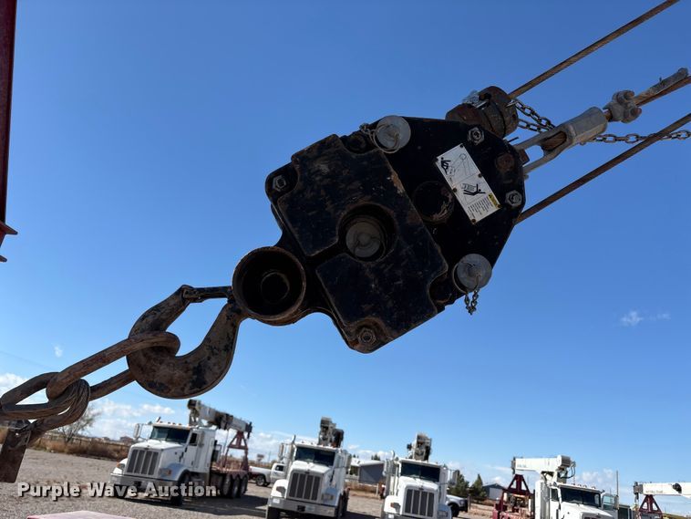 image for item EU4711 2014 Peterbilt 365 crane truck