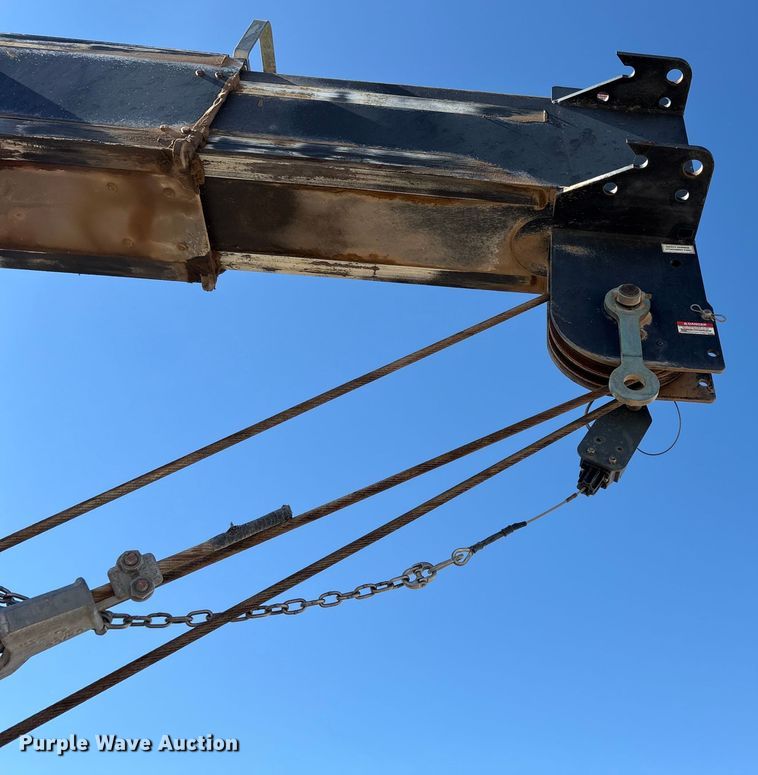 image for item EU4711 2014 Peterbilt 365 crane truck