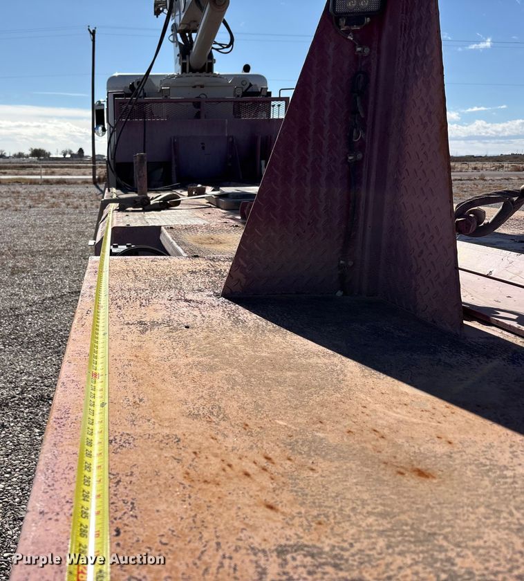 image for item EU4711 2014 Peterbilt 365 crane truck