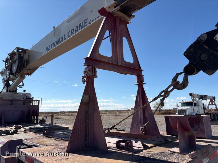 image for item EU4711 2014 Peterbilt 365 crane truck