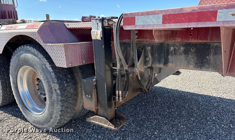 image for item EU4711 2014 Peterbilt 365 crane truck