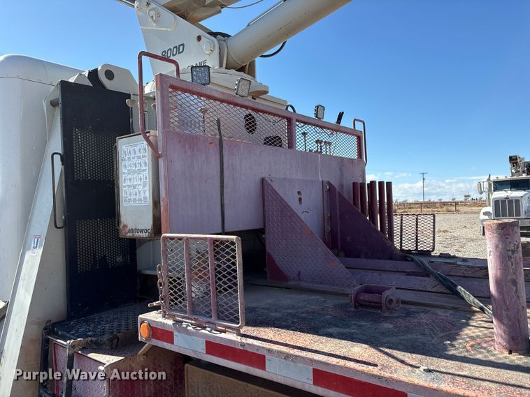 image for item EU4711 2014 Peterbilt 365 crane truck