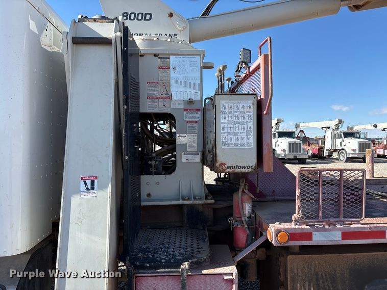 image for item EU4711 2014 Peterbilt 365 crane truck