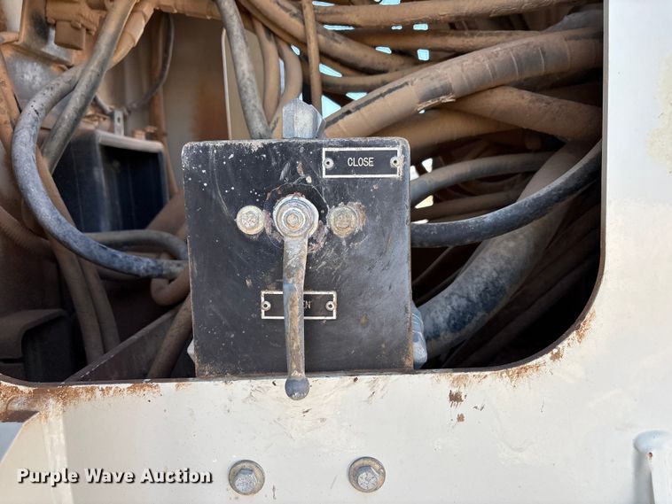 image for item EU4711 2014 Peterbilt 365 crane truck