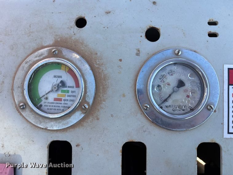 image for item EU4711 2014 Peterbilt 365 crane truck