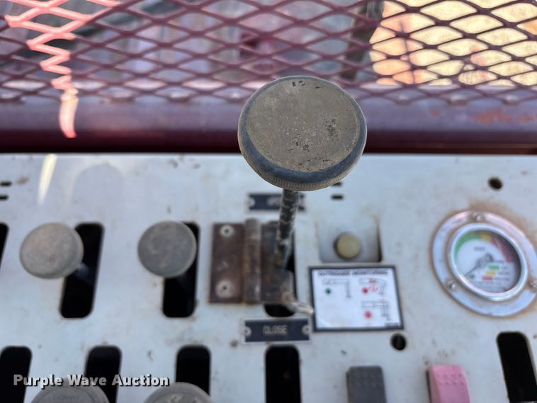 image for item EU4711 2014 Peterbilt 365 crane truck