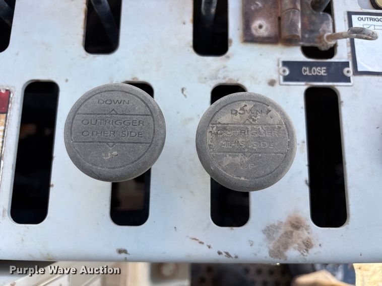 image for item EU4711 2014 Peterbilt 365 crane truck