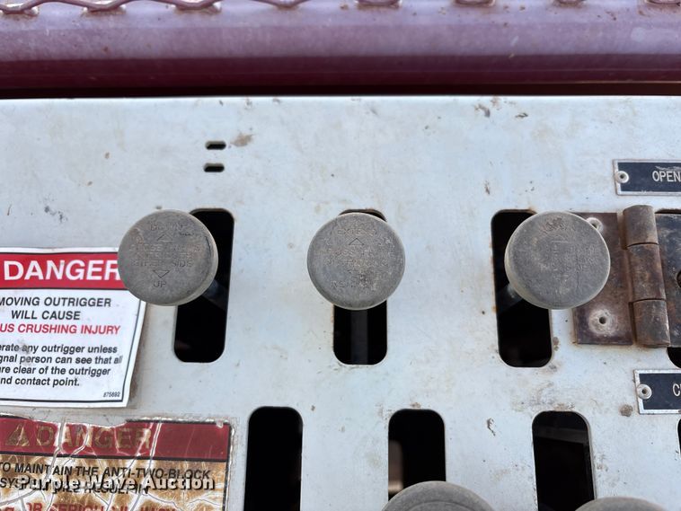 image for item EU4711 2014 Peterbilt 365 crane truck