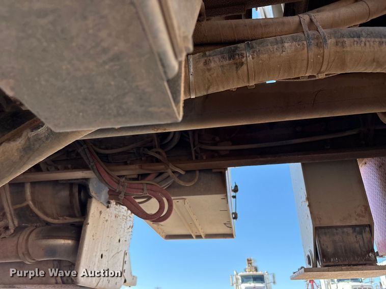 image for item EU4711 2014 Peterbilt 365 crane truck