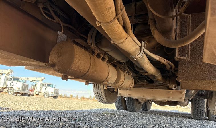 image for item EU4711 2014 Peterbilt 365 crane truck