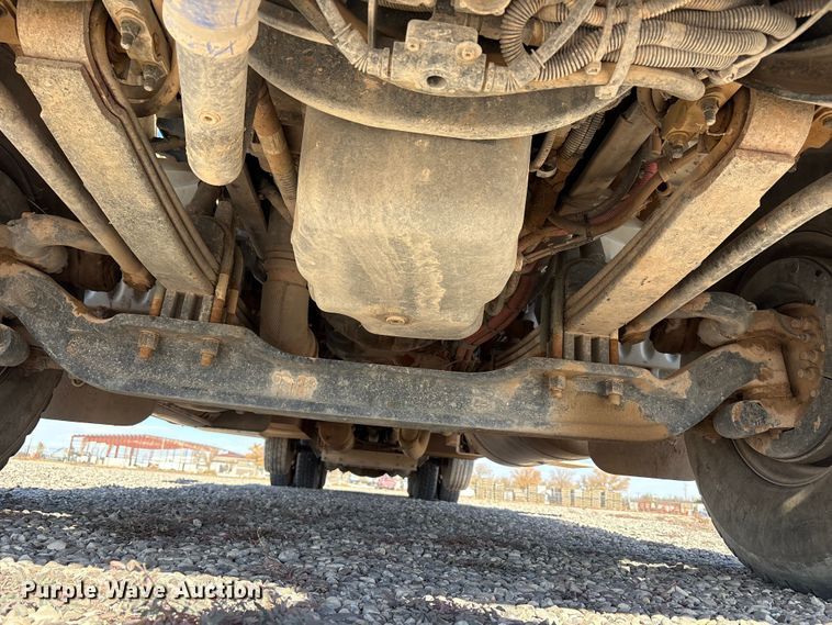 image for item EU4711 2014 Peterbilt 365 crane truck