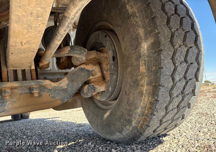 image for item EU4711 2014 Peterbilt 365 crane truck