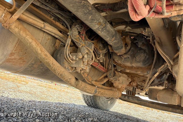 image for item EU4711 2014 Peterbilt 365 crane truck