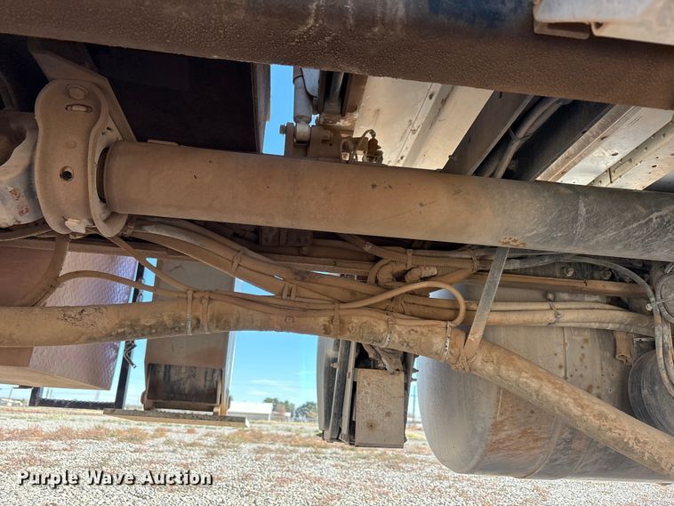 image for item EU4711 2014 Peterbilt 365 crane truck