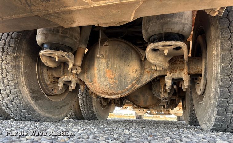 image for item EU4711 2014 Peterbilt 365 crane truck