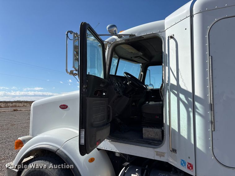 image for item EU4711 2014 Peterbilt 365 crane truck