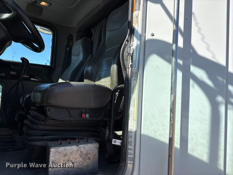 image for item EU4711 2014 Peterbilt 365 crane truck