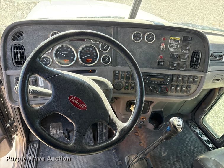 image for item EU4711 2014 Peterbilt 365 crane truck