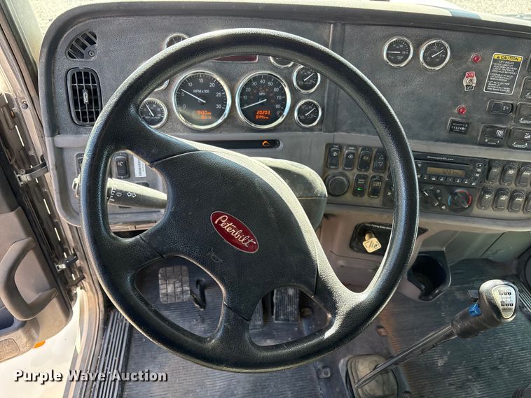 image for item EU4711 2014 Peterbilt 365 crane truck