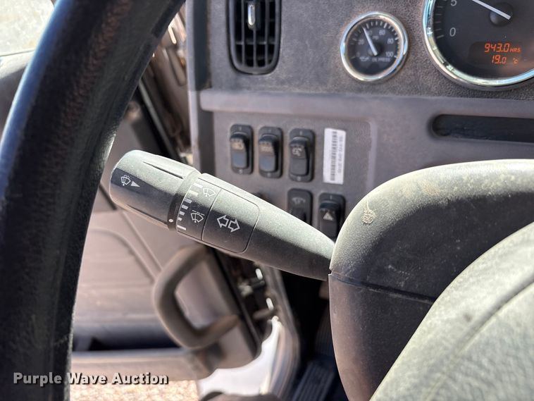 image for item EU4711 2014 Peterbilt 365 crane truck