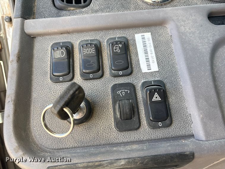 image for item EU4711 2014 Peterbilt 365 crane truck