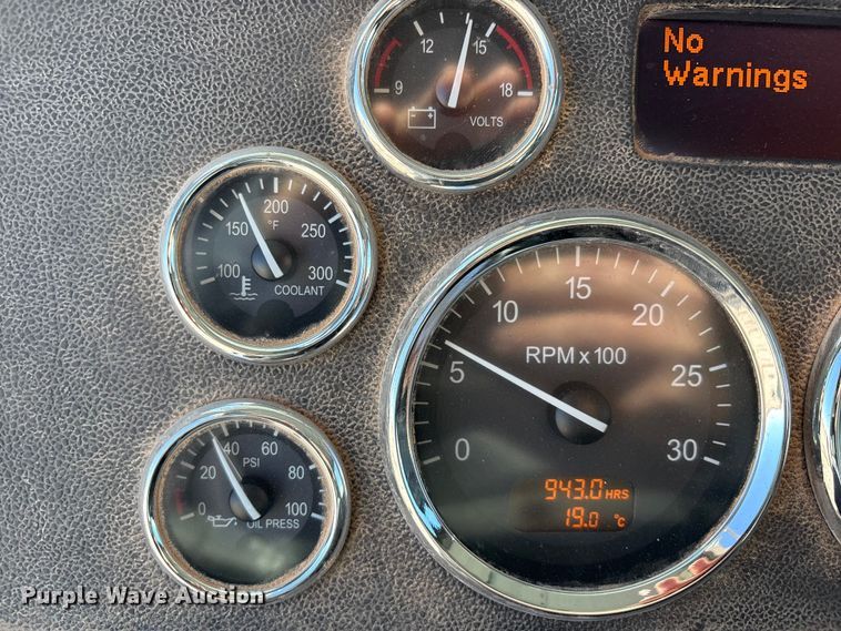 image for item EU4711 2014 Peterbilt 365 crane truck