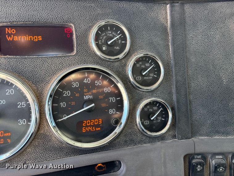 image for item EU4711 2014 Peterbilt 365 crane truck