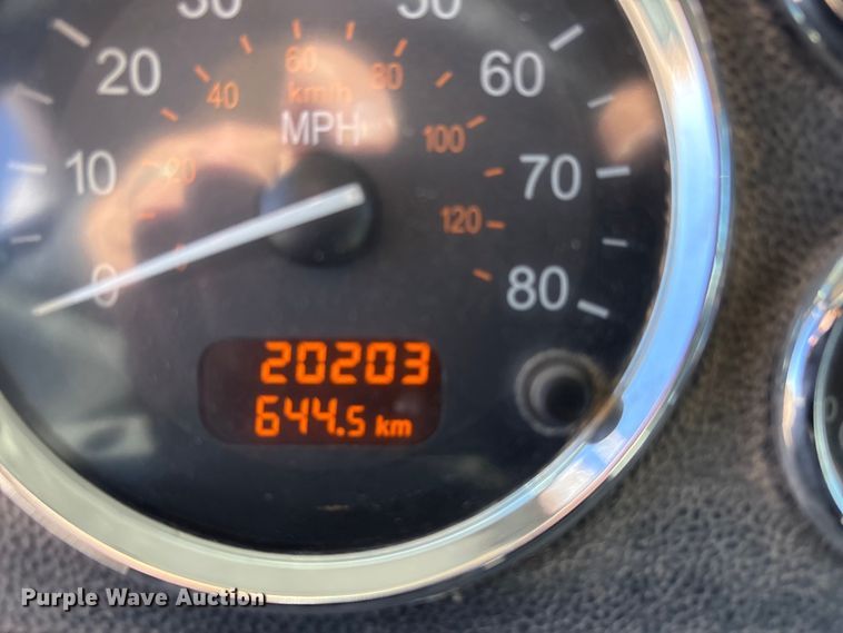 image for item EU4711 2014 Peterbilt 365 crane truck