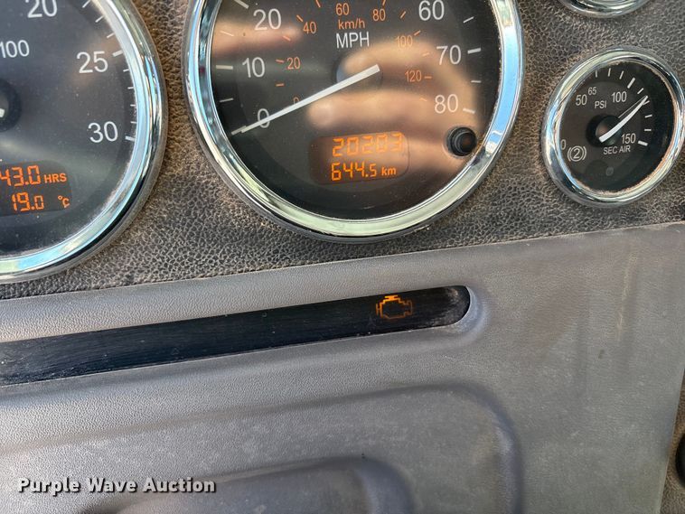 image for item EU4711 2014 Peterbilt 365 crane truck