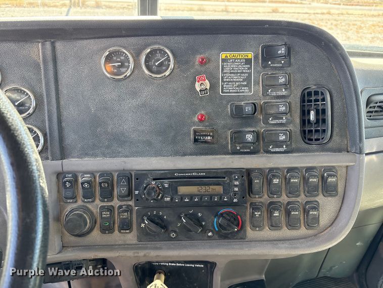 image for item EU4711 2014 Peterbilt 365 crane truck