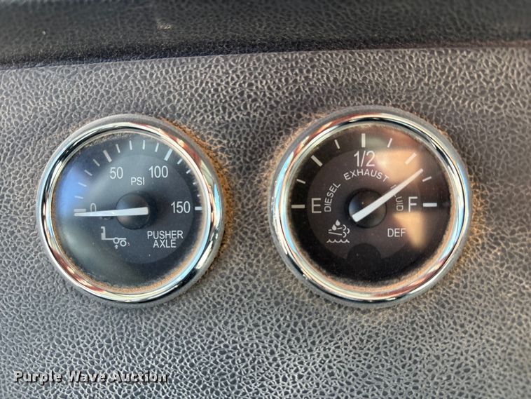 image for item EU4711 2014 Peterbilt 365 crane truck