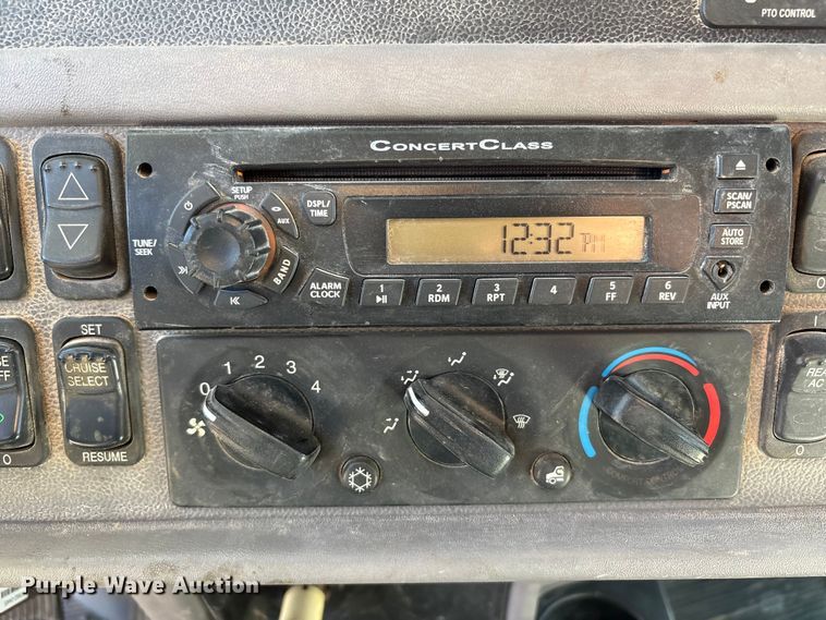 image for item EU4711 2014 Peterbilt 365 crane truck