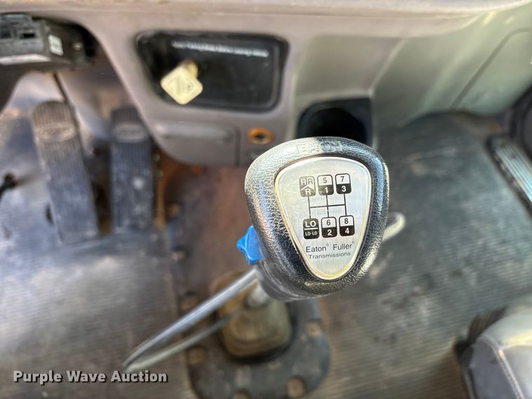 image for item EU4711 2014 Peterbilt 365 crane truck