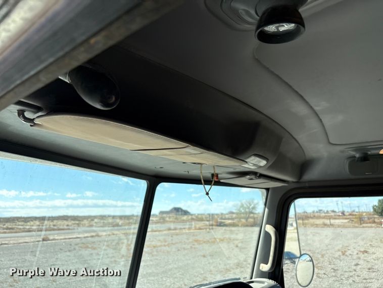 image for item EU4711 2014 Peterbilt 365 crane truck