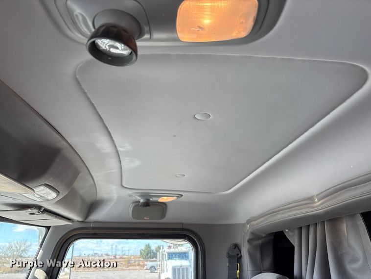 image for item EU4711 2014 Peterbilt 365 crane truck