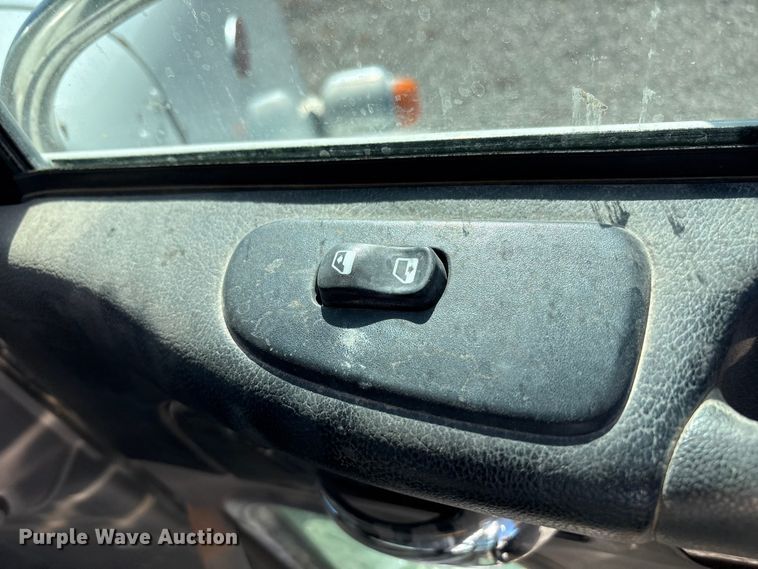 image for item EU4711 2014 Peterbilt 365 crane truck