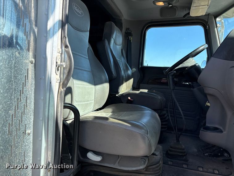 image for item EU4711 2014 Peterbilt 365 crane truck