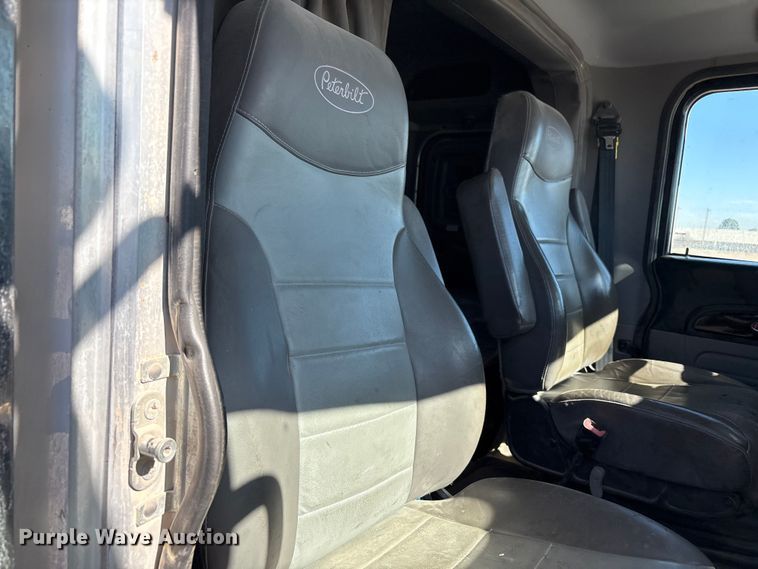 image for item EU4711 2014 Peterbilt 365 crane truck