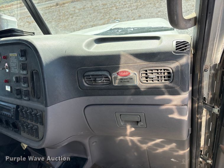 image for item EU4711 2014 Peterbilt 365 crane truck