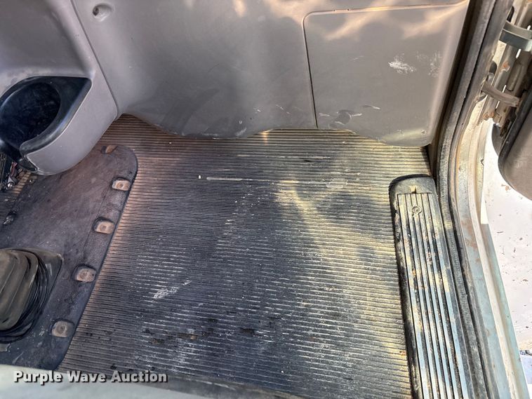 image for item EU4711 2014 Peterbilt 365 crane truck